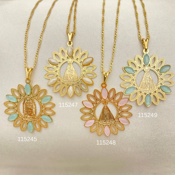 25 collares de nácar Caridad del Cobre surtidos en oro laminado por $100 ($4.00 c/u) en oro laminado