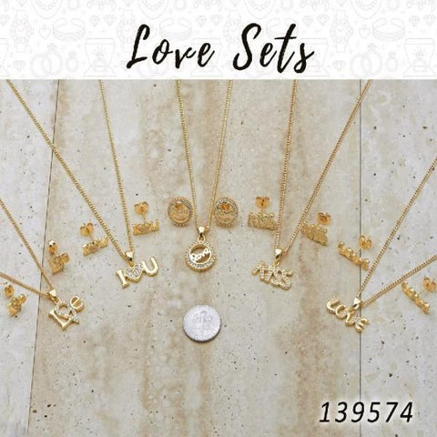 18 juegos de aretes, colgantes y collares Love en capas de oro ($5.55) c/u