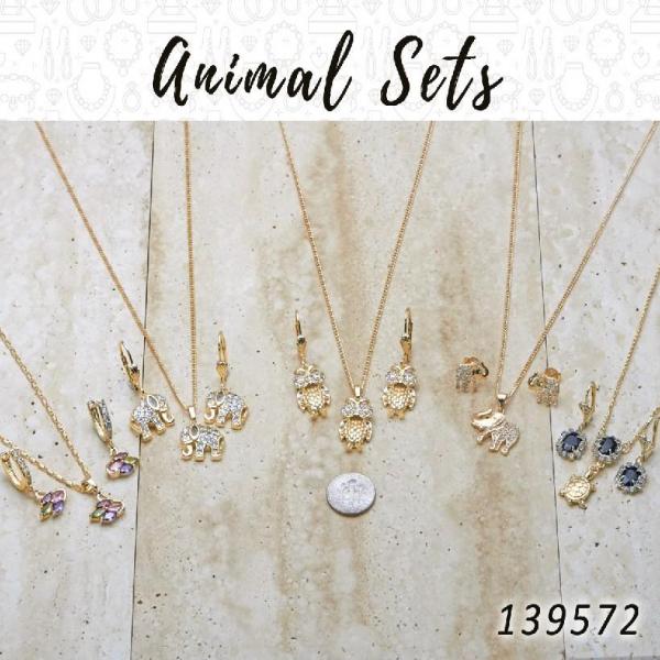 18 juegos de aretes, colgantes y collares de animales en capas de oro ($5.55) c/u