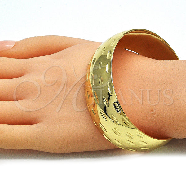 Oro Laminado Individual Bangle, Gold Filled Style Diamond Cutting Finish, Golden Finish, 07.156.0053 (25 MM Thickness, One size fits all)