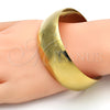 Oro Laminado Individual Bangle, Gold Filled Style Polished, Golden Finish, 07.101.0006 (25 MM Thickness, One size fits all)