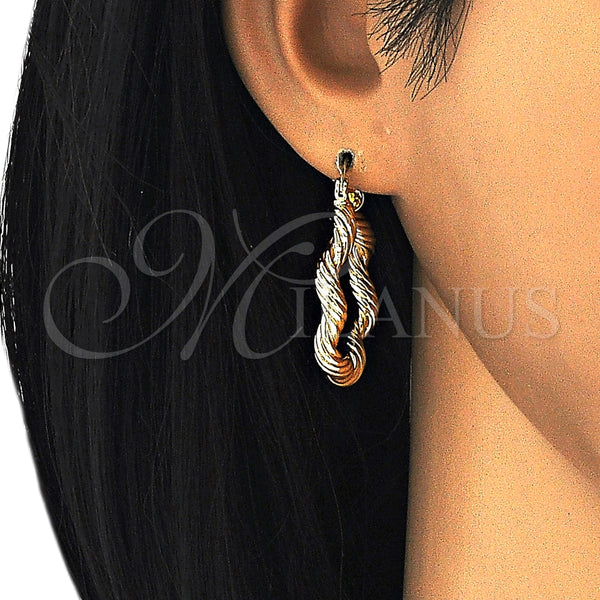 Gold Filled Hoop Earrings — Medium Hoop Twist Design Polished 02. — main product view — SKU 126600 | Oro Laminado aretes de aro — Medium Hoop Twist diseño pulido 02. — SKU 126600