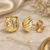 Oro Laminado Stud Earring, Gold Filled Style Diamond Cutting Finish, Golden Finish, 02.100.0055.1