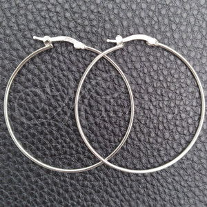 Sterling Silver Hoop Earrings — Medium Hoop Hollow Design Polished 02. — main product view — SKU 147855 | Plata 925 aretes de aro — Medium Hoop Hollow diseño pulido 02. — SKU 147855