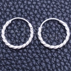Sterling Silver Hoop Earrings — Small Hoop Twist Design Diamond Cutting 02. — main product view — SKU 149377 | Plata 925 aretes de aro — Small Hoop Twist diseño Diamond Cutting 02. — SKU 149377