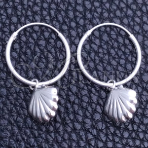 Sterling Silver Hoop Earrings — Small Hoop Shell Design Polished 02. — main product view — SKU 149457 | Plata 925 aretes de aro — Small Hoop Shell diseño pulido 02. — SKU 149457