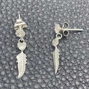 Sterling Silver Ring — Long Earring Leaf and Heart Design with White — main product view — SKU 150348 | Plata 925 anillo — Long Earring Leaf and corazón diseño with blanco — SKU 150348