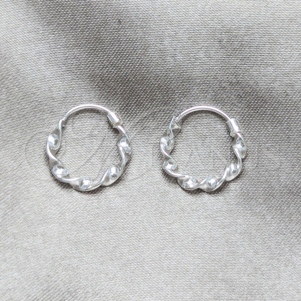 Sterling Silver Hoop Earrings — Small Hoop Twist Design Polished 02. — main product view — SKU 158479 | Plata 925 aretes de aro — aro pequeño Twist diseño pulido 02. — SKU 158479