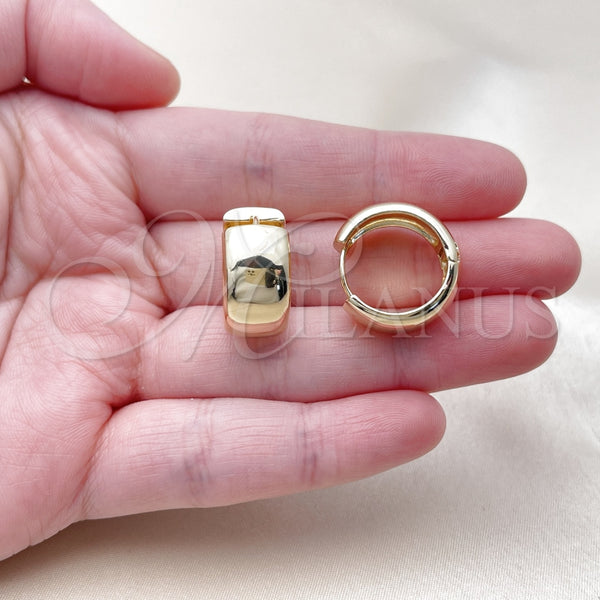 Gold Filled Hoop Earrings — Huggie Hoop Polished 02. — alternate product view — SKU 163765 | Oro Laminado aretes de aro — Huggie Hoop pulido 02. — SKU 163765